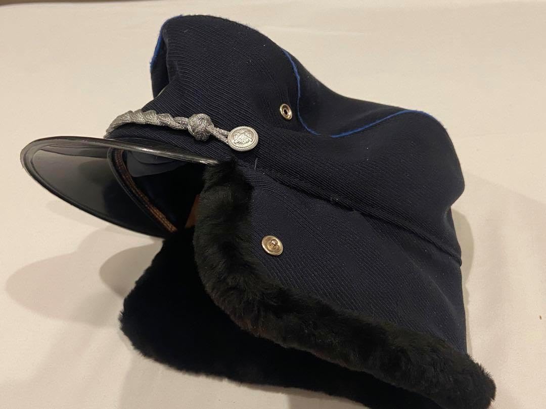 実物 現役ハンガリー警察冬用防寒帽 耳当て付 温かい 実物 現役 実物 現役ハンガリー警察冬用防寒帽 耳当て付 温かい 実物 現役